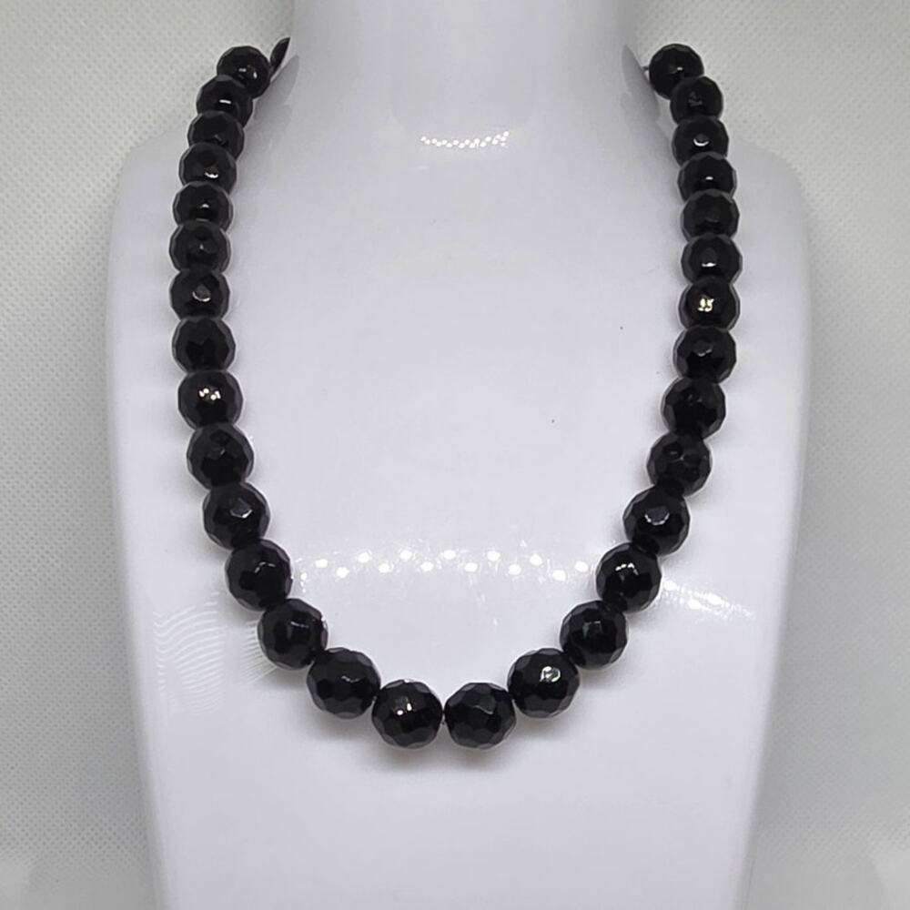 Black Faceted Choker Style